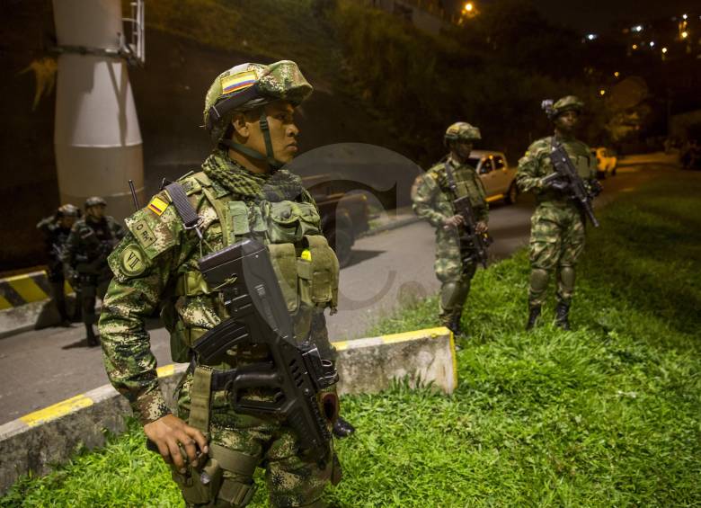 La guerra entre bandas delincuenciales es responsable de 51 % de los 199 homicidios cometidos este año en Medellín, según la Secretaría de Seguridad. FOTO Esteban Vanegas