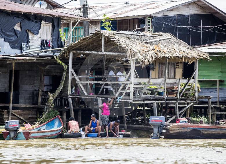 El casco urbano de Murindó, en inmediaciones del río Atrato, cambiaría de ubicación luego de 27 años. El traslado se concretaría en los próximos seis meses. FOTO JULIO CÉSAR HERRERA