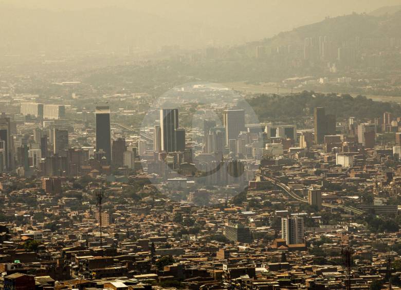 Contaminación del aire en Medellín el pasado 10 de febrero, una semana antes del estado de prevención. FOTO edwin bustamante
