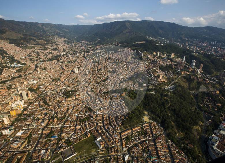 La ciudad registra un crecimiento catastral que se mueve entre los 30.000 y los 35.000 predios al año. FOTO Esteban Vanegas