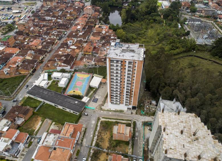Altos del Lago es un conjunto residencial multifamiliar de 18 niveles más un sótano, planeado para 116 unidades de vivienda y cuatro niveles de parqueaderos. FOTO ESTEBAN VANEGAS