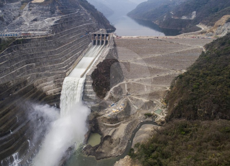 El proyecto hidroeléctrico se construye en el norte de Antioquia. Cubriría 17 % de la demanda energética nacional. La contingencia presentada el 28 de abril de 2018 retrasó su operación y obligó a reconstruir parte de la casa de máquinas. FOTO ESTEBAN VANEGAS 