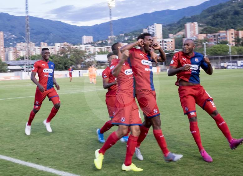 Didier Moreno fue el encargado de abrir la fiesta de goles del rojo en el Polideportivo Sur. Su primer tanto en esta temporada con el Medellín. FOTO Santiago Mesa 