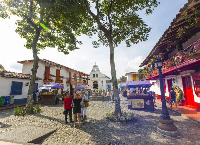 Parque central del Pueblito Paisa. FOTO CARLOS ALBERTO VELÁSQUEZ
