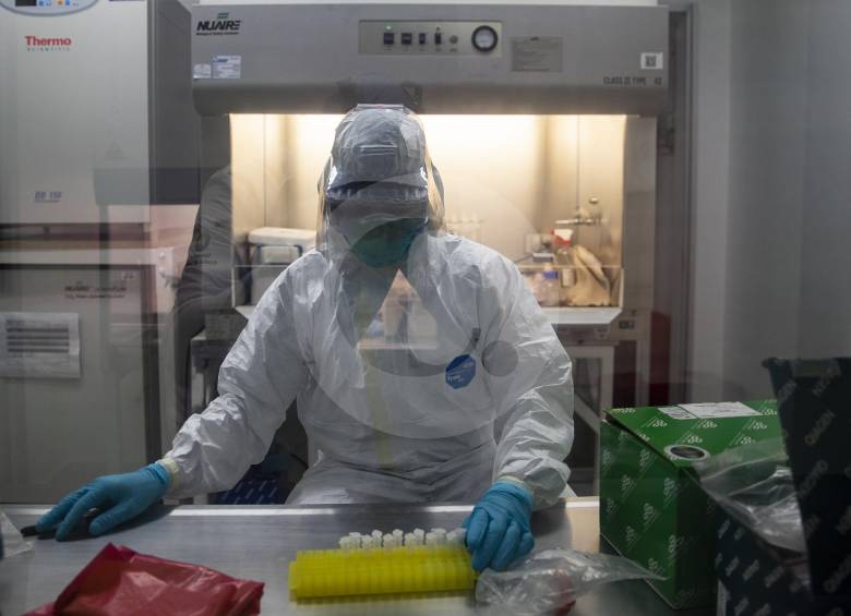 Según Hoyos, parte de la estrategia nacional Prass, liderada por la Gerencia del Coronavirus, fue emulada de los protocolos de seguimiento y pruebas de Antioquia. FOTO esteban vanegas