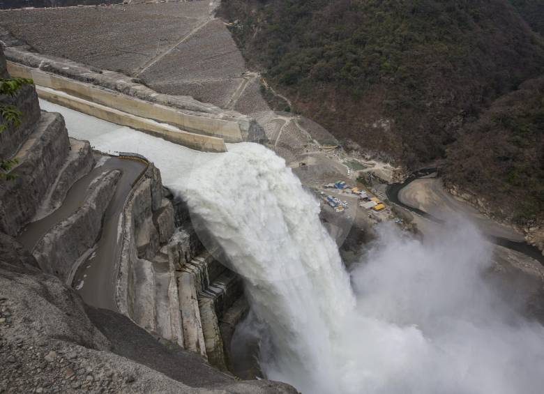 La puesta en operación del proyecto, que generará el 17 % de la energía del país, promete la reducción de emisiones de CO2 hasta 4.4 millones de toneladas anuales, según EPM. FOTO: ESTEBAN VANEGAS