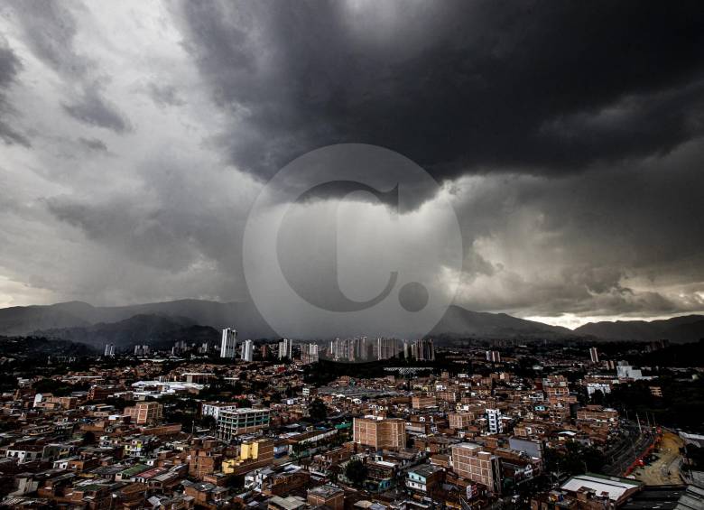 En el Valle de Aburrá las lluvias se mantienen. FOTO JAIME PÉREZ
