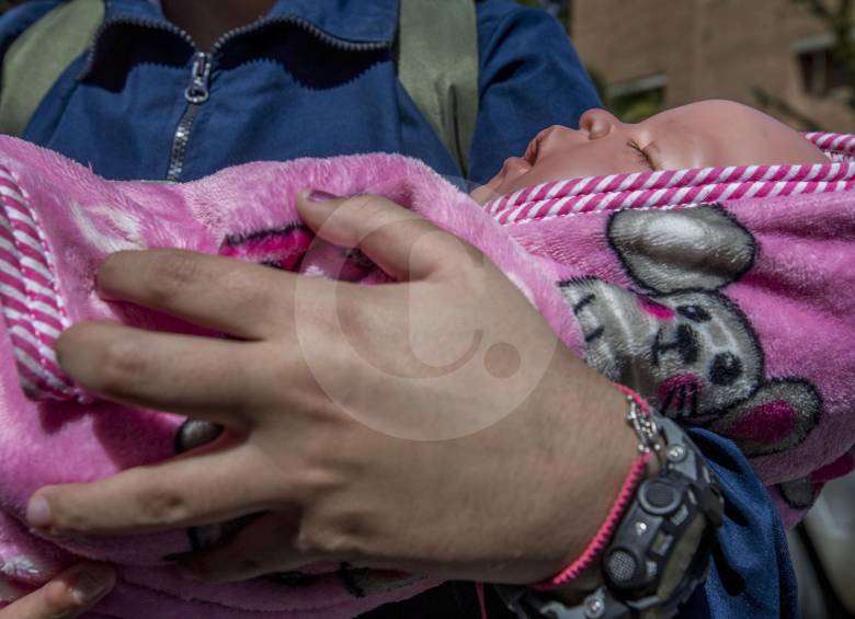 Asuntos como el embarazo adolescente podrán ser abordados de manera directa entre profesores, alumnos y familia. FOTO Archivo
