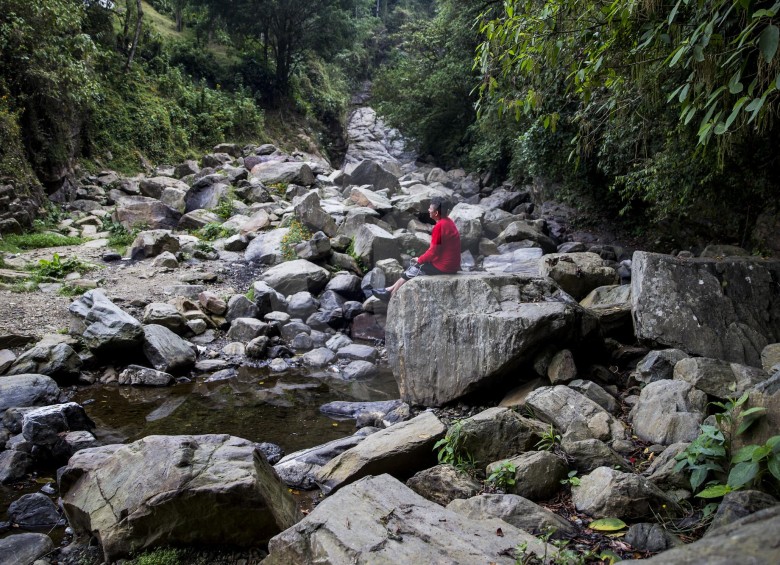 La quebrada Santa Elena recorre 25 kilómetros hasta que desemboca en el río Medellín.