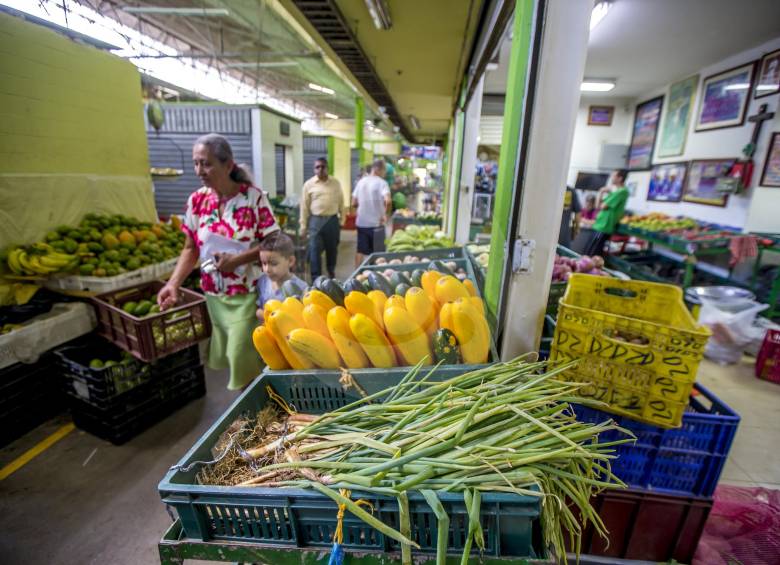 Frutas frescas (25,54 %), hortalizas y legumbres frescas (19,69 %) fue lo que más empujó a la inflación. FOTO juan antonio sánchez