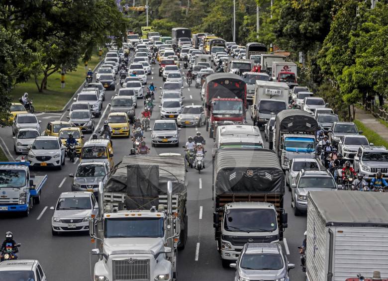 Según la Encuesta Orígen-Destino del Área Metropolitana, las horas de mayor demanda de las vías anteceden al comienzo del pico y placa, tanto en la franja diurna como vespertina. FOTO Jaime Pérez