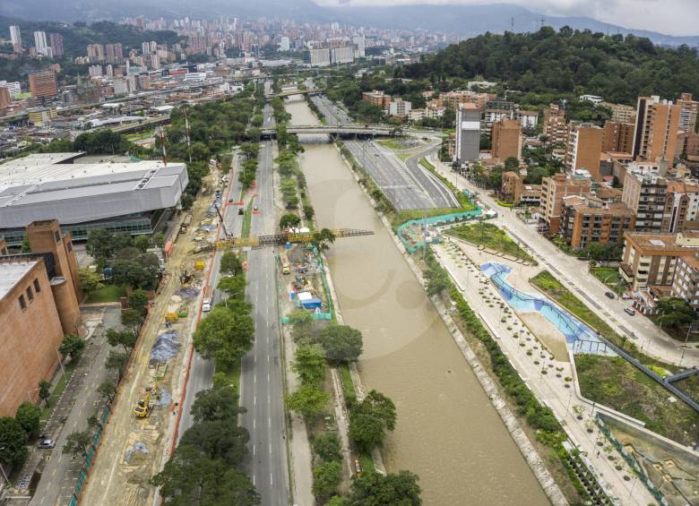 El 30 de agosto del año pasado se entregó oficialmente la etapa 1A de Parques del Río. Ese mismo día la ciudadanía comenzó a disfrutar de este espacio. FOTO Esteban Vanegas