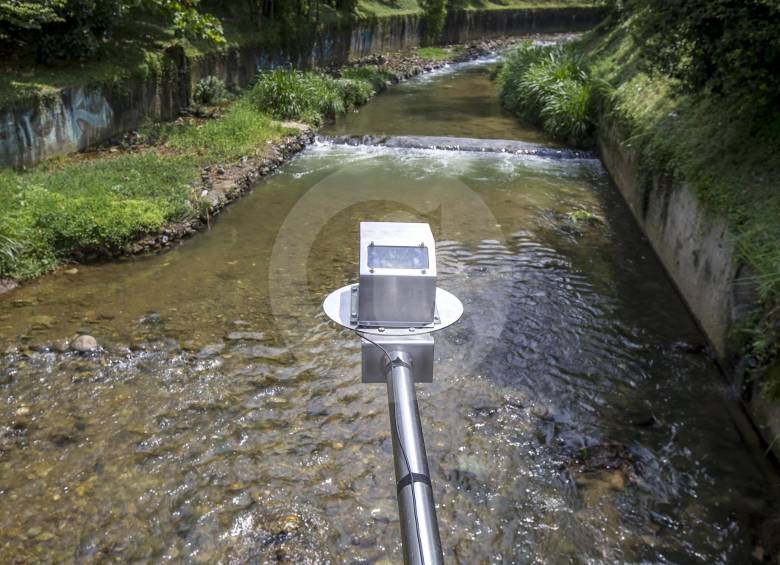 Sensores instalados por el Siata para monitorear el nivel de ríos y quebradas del Valle de Aburrá. FOTO JUAN ANTONIO SÁNCHEZ
