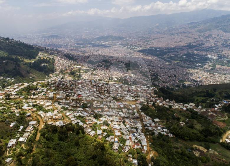 La vereda está ubicada en la parte más alta de la ladera oriental de Bello, en límites con Medellín. Cuenta con un extenso asentamiento dividido en ocho zonas. FOTO ESTEBAN VANEGAS