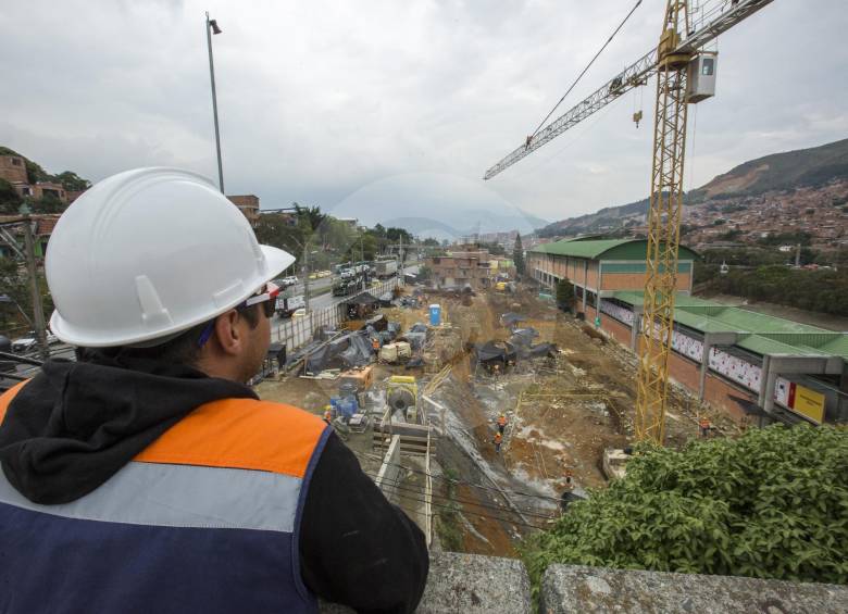 Obras como la del metrocable de Picacho o el tranvía de Ayacucho implicaron el desalojo de familias. FOTO Edwin Bustamante