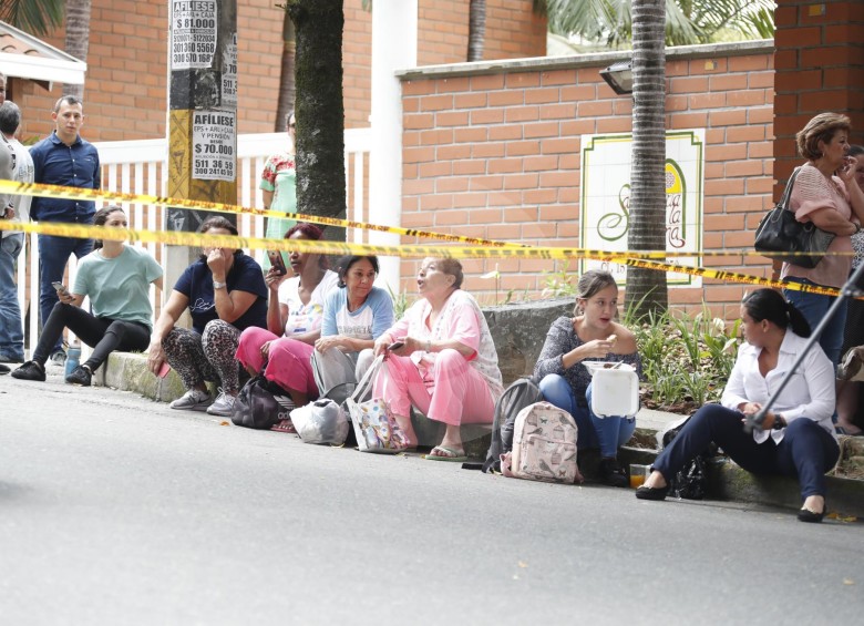 250 personas evacuadas por riesgo en edificio de la Loma de los Bernal