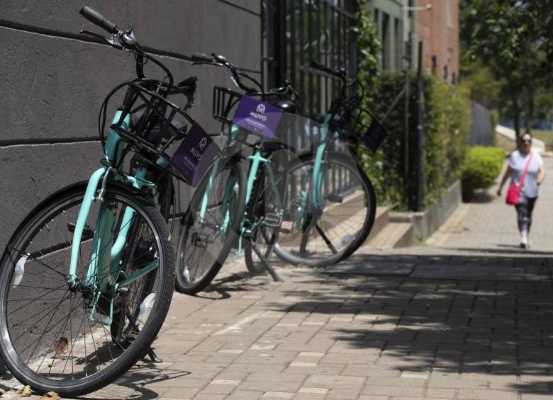 Medellín prepara manual para regular alquiler de bicis eléctricas y scooters