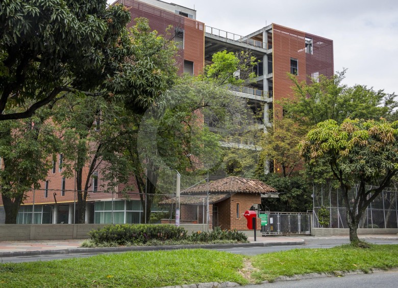 El Politécnico Jaime Izasa Cadavid está en paro desde este miércoles. Foto: Carlos Velásquez. 