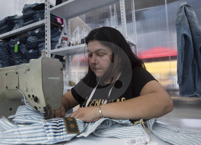 La confección de ropa ha crecido 3,3 % en su producción y 0,7 % en las ventas entre enero y agosto: Dane. FOTO Edwin Bustamante