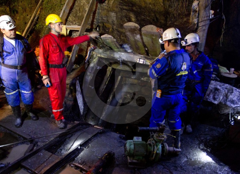 En socavones de la cuenca del Sinifaná se han repetido las tragedias para los mineros y sus familias. FOTO Esteban Vanegas