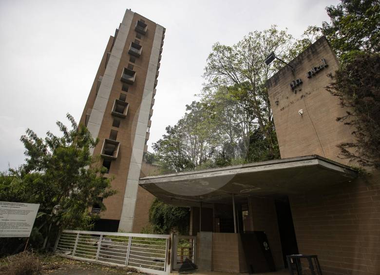 Los afectados del edificio reiteran pedido a la administración municipal para que no los obliguen a invertir recursos que no tienen en un inmueble con problemas. Foto manuel saldarriaga