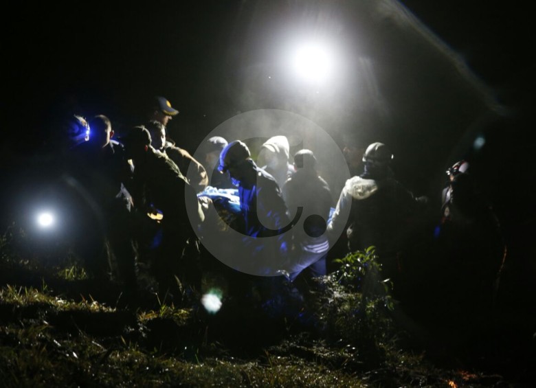 Este es el momento en que los organismos de rescate encontraron a quien sería el sexto sobreviviente. FOTO Juan Antonio Sánchez