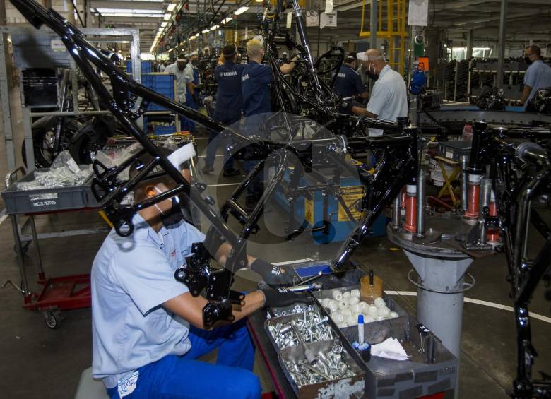 Para los últimos doce meses la producción industrial acumula una contracción del 5,3 %, según el Dane. FOTO Julio César Herrera