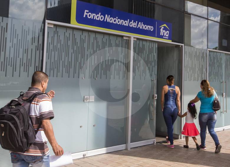 La nueva oficina del Fondo Nacional del Ahorro, ubicada en la Plaza de la Libertad de Medellín, demuestra agilidad en el servicio con sus 17 puestos de atención a los afiliados. FOTO Esteban Vanegas