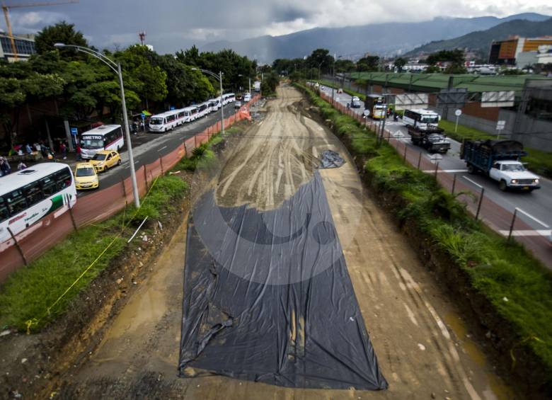 Imagen de referencia de obras en la Vía Distribuidora. FOTO JULIO CÉSAR HERRERA