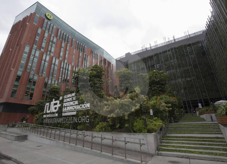 La torre norte del complejo de Ruta N (izquierda) albergará el centro de investigación y desarrollo de Huawei. FOTO MANUEL SALDARRIAGA