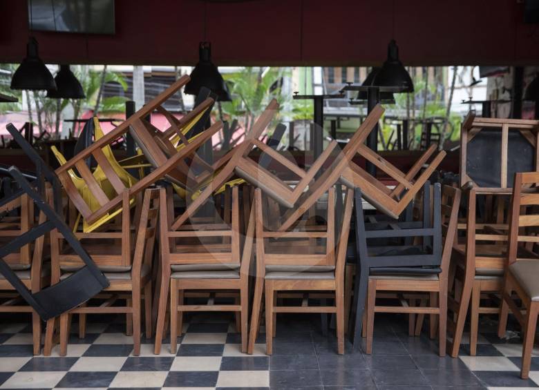 Según Fenalco, en la zona rosa de la Av. El Poblado hasta Vizcaya hay 900 locales que generan 7.000 empleos. FOTO Edwin Bustamante
