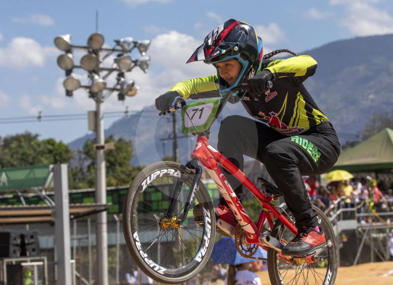 Antes de viajar a Estados Unidos para competir en la carrera en la que se lesionó, Nicole Foronda participó en el Festival de Festivales (enero), en el que sumó un nuevo título. FOTO Edwin Bustamante