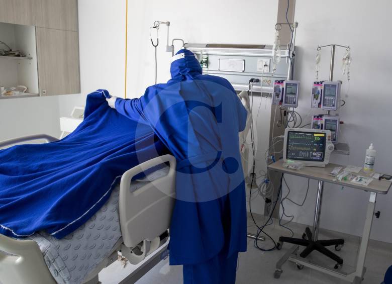 La muerte por coronavirus apareció 1.009 veces en los últimos 78 días en Colombia, pero según analistas, fueron “muchas las vidas que se pudieron salvar”. FOTO Esteban Vanegas