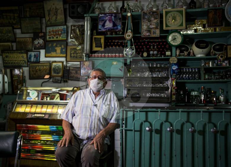 Aníbal Rojas, administrador del Atlenal, espera que las autoridades le permitan abrir de nuevo su bar. FOTOS julio césar herrera