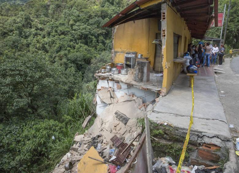 Así quedó el restaurante tras el desplome del muro. FOTO EDWIN BUSTAMANTE