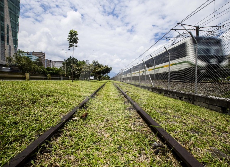 El futuro ferrocarril descargaría la demanda de la Línea A del metro. FOTO: JAIME PÉREZ