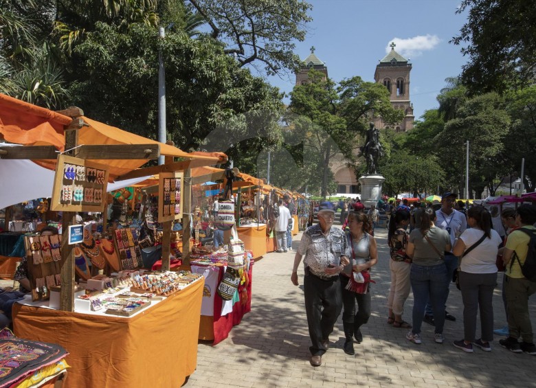 Este sábado retorna el comercio tradicional al Parque de Bolívar, en el mercado de Sanalejo. FOTO Edwin Bustamante