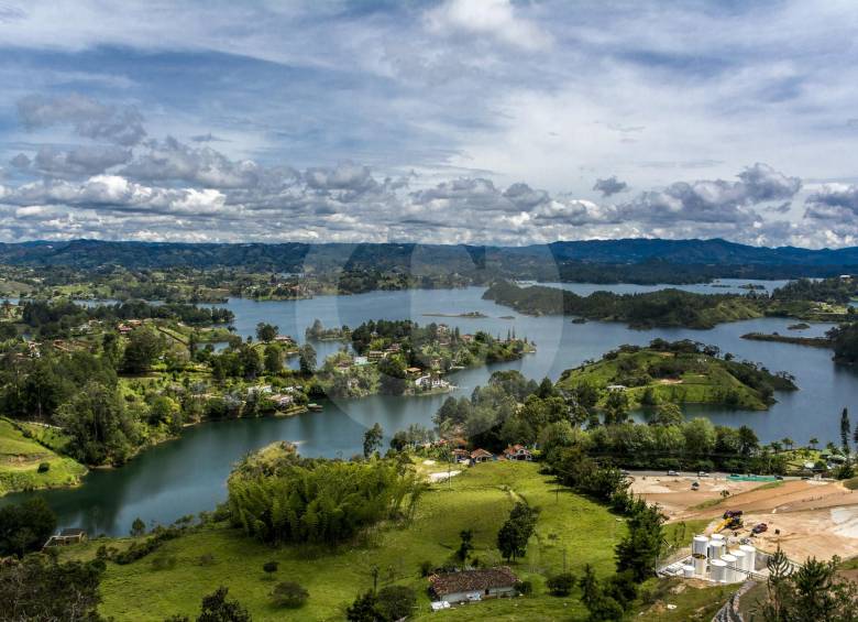 Durante la temporada invernal las autoridades mantienen alerta ante posibles eventos naturales. Esta es la represa de Guatapé, donde se ahogaron dos personas en abril pasado. FOTO Camilo Suárez
