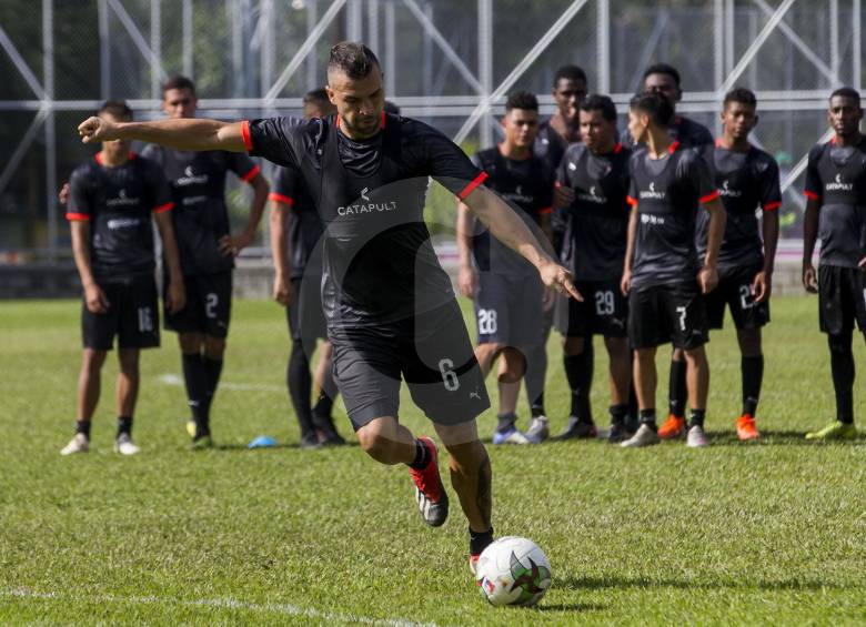 Andrés Cadavid, que le marcó a Millos en la ida, volverá a El Campín, donde seguro recibirá reconocimiento por parte de la afición albiazul que lo convirtió en ídolo del equipo. FOTO julio herrera
