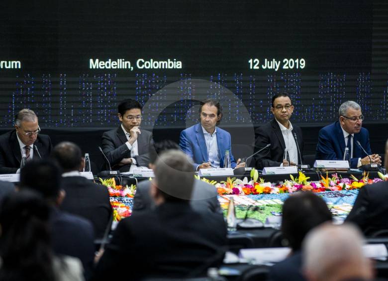 Al finalizar el encuentro, el alcalde Gutiérrez anunció que Medellín ya confirmó su presencia en la próxima cumbre que se realizará en 2020 en Singapur. FOTOS jaime pérez y julio césar herrera