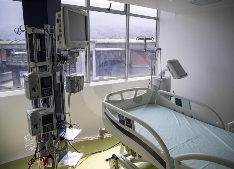 Ventiladores, como el de la imagen, en el San Vicente Fundación, son necesarios en las UCI para mantener la vida. FOTO Esteban Vanegas