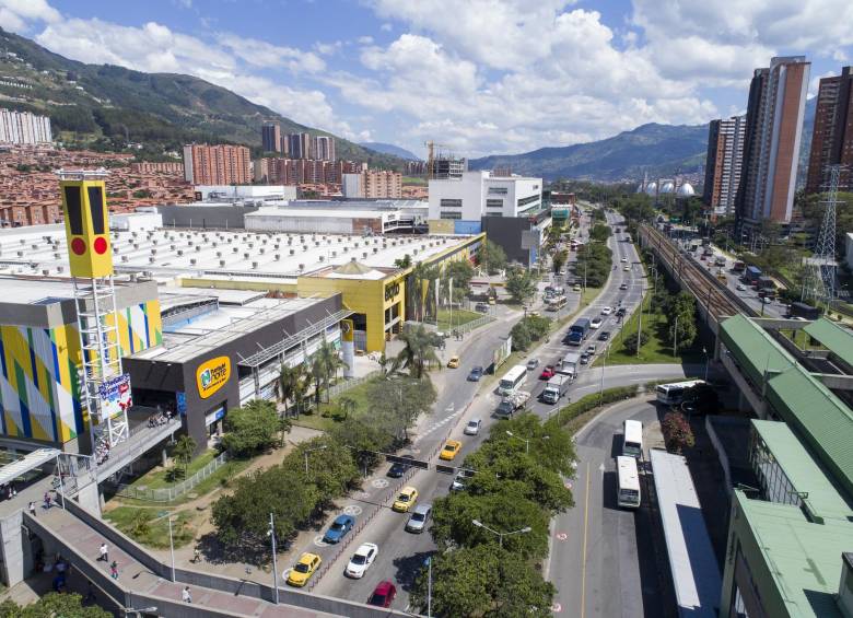 Centro comercial Puerta del Norte, Ubicado en Bello, Antioquia. Diagonal 55 #34-67. 