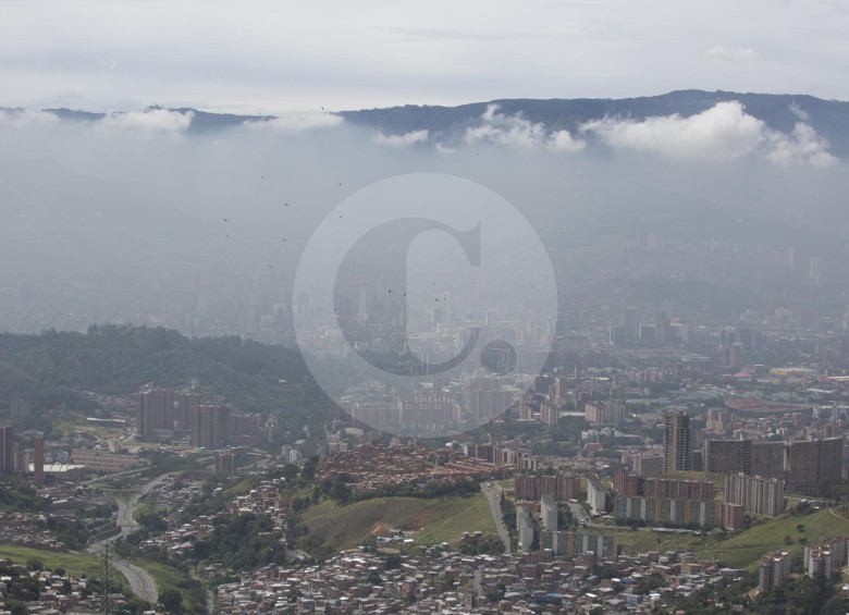 Contaminación del aire en Medellín (26 de marzo de 2018). FOTO MANUEL SALDARRIAGA