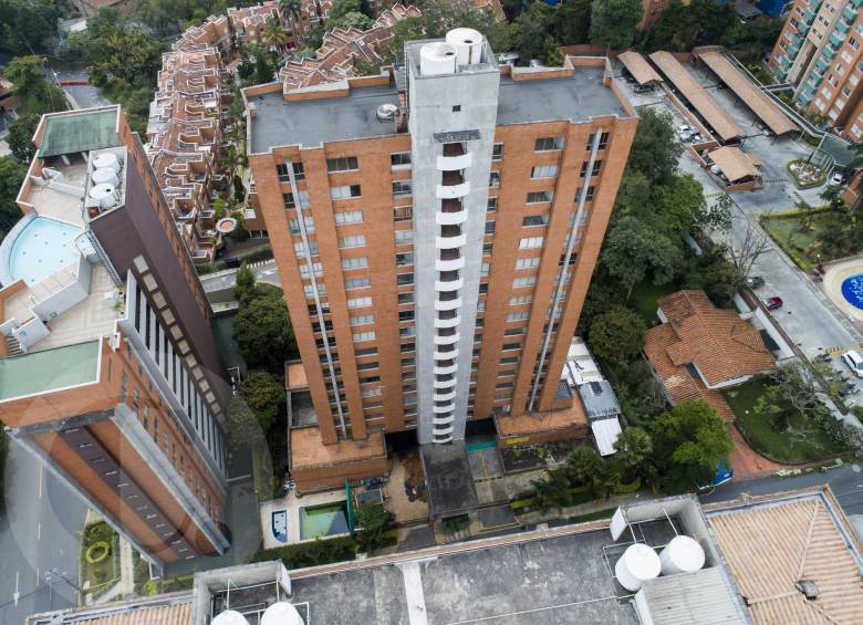 Este es el edificio Bernavento, que será demolido por sus fallas estructurales. FOTO ESTEBAN VANEGAS