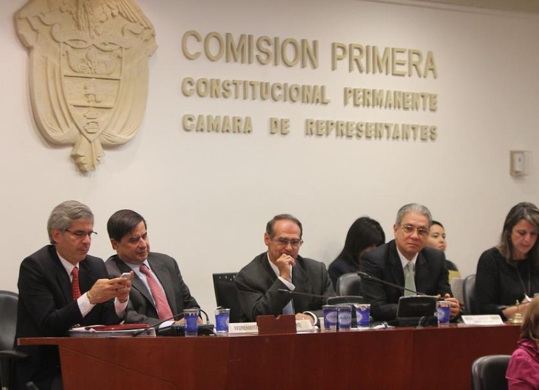Con la presencia del ministro del Interior Juan Fernando Cristo y de Justicia Yesid Reyes, se realizó el debate en la Comisión Primera de Cámara sobre Equilibrio de Poderes. FOTO COLPRENSA