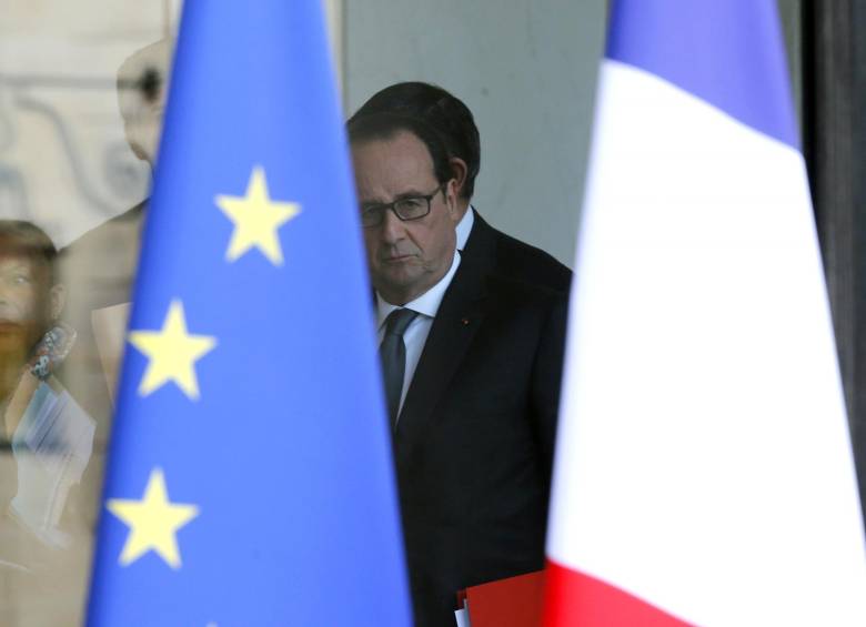 El presidente francés, François Hollande, decretó este sábado un duelo nacional de tres días por los atentados de anoche en París y anunció que comparecerá el lunes. FOTO AP