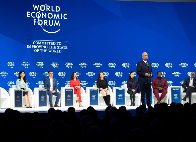 Conferencia Globalización 4.0. Participaron seis millennials “copresidentes” para dejar un mensaje de cómo moldear un mejor futuro sostenible a partir de diferentes realidades. FOTO AFP 