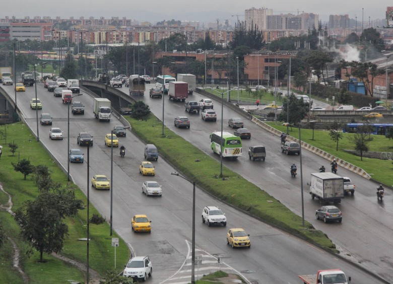 Alrededor de 1,8 millones de vehículos circulan actualmente en Bogotá. FOTO Colprensa.