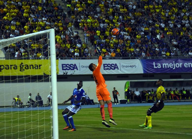 El triunfo del aurinegro se vio empañado por la muerte violenta. FOTO COLPRENSA