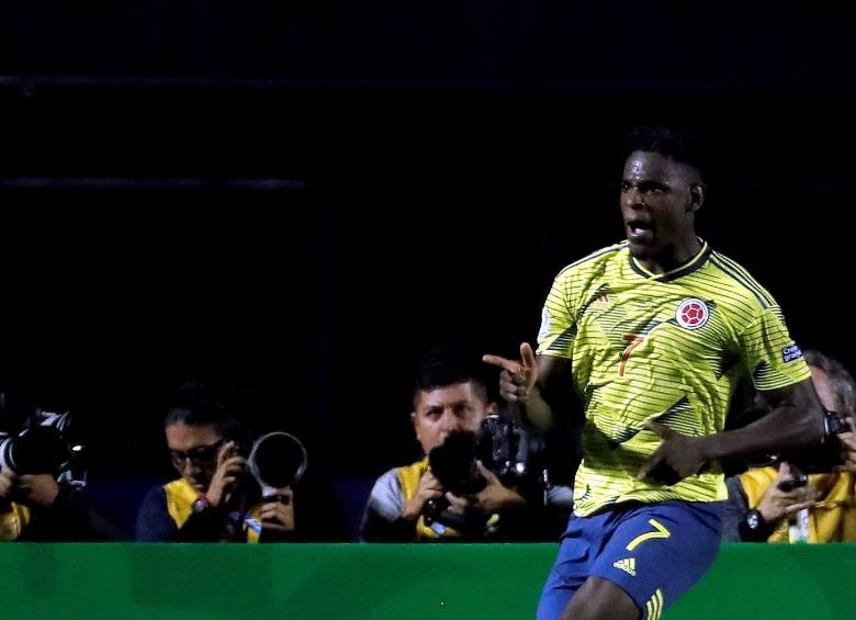 Duván Zapata, el milagro que el fútbol le arrebató a la guerra 